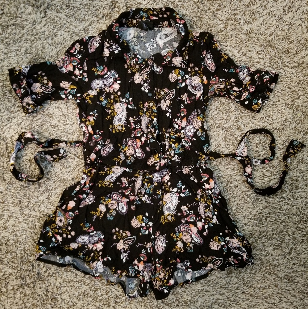 Size xs or 4/5 Art class romper